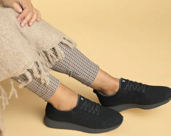 Pies con estilo y comodidad: zapatos recomendados por podólogos.