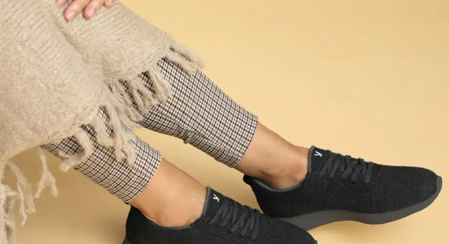 Pies con estilo y comodidad: zapatos recomendados por podólogos.