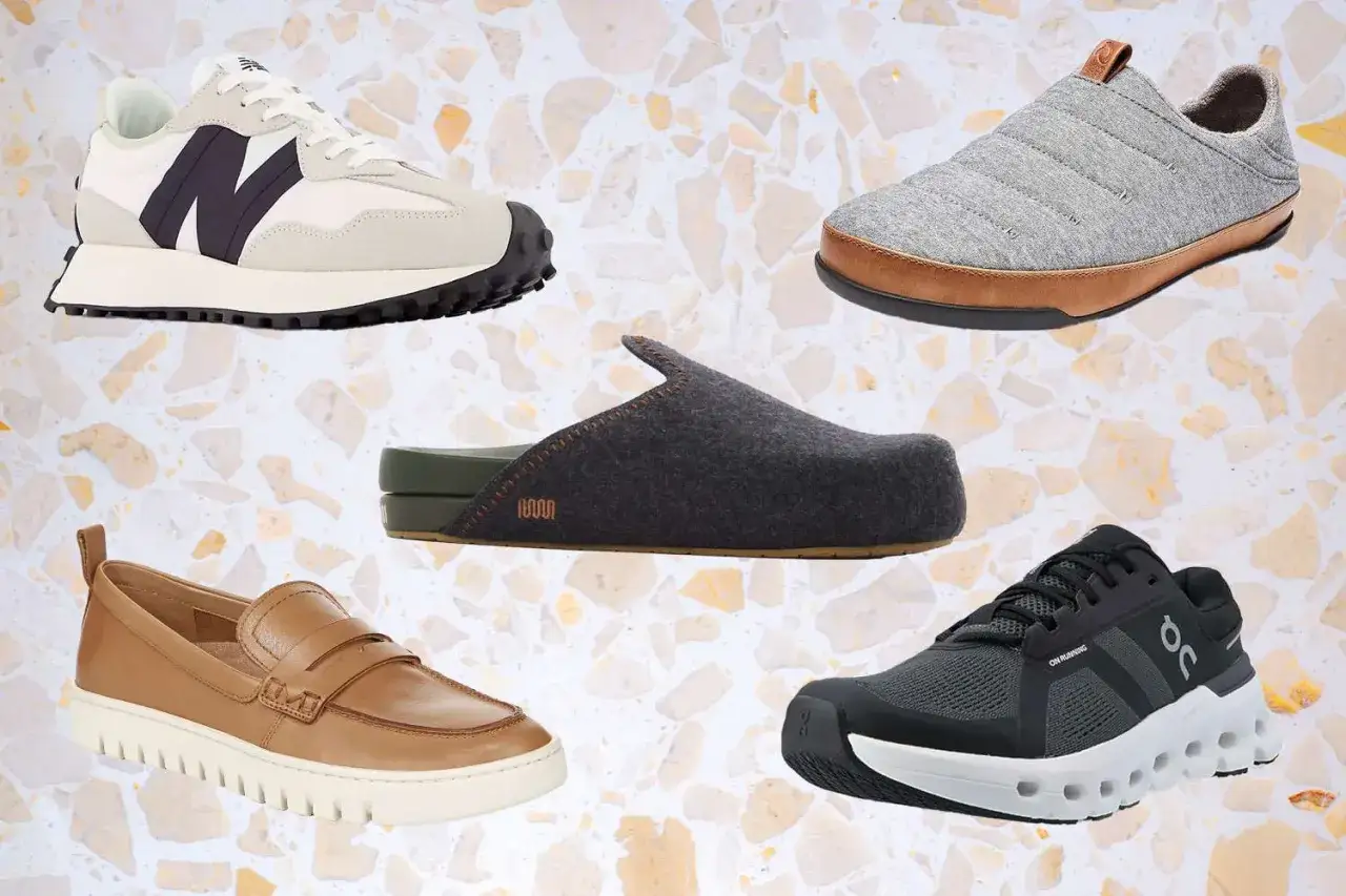 Variedad de zapatos recomendados por podólogos: zapatillas deportivas, mocasines, zuecos y zapatillas casuales.